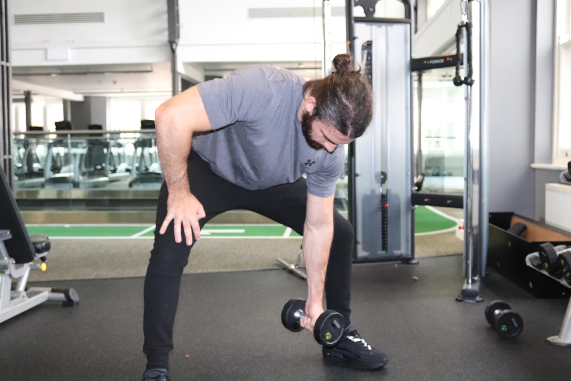 standing dumbbell concentration curl image